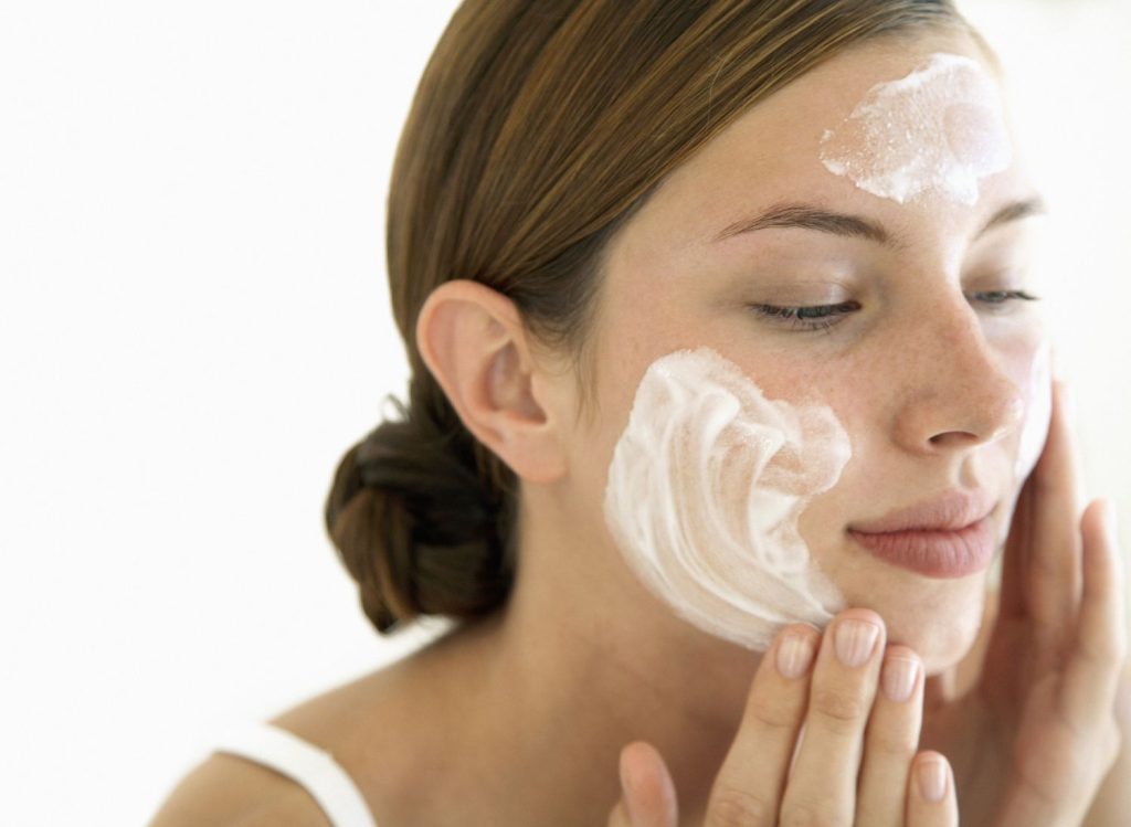 Top 5 Face Moisturizers Expert Reviews & Buyer’s Guide for Glowing Skin